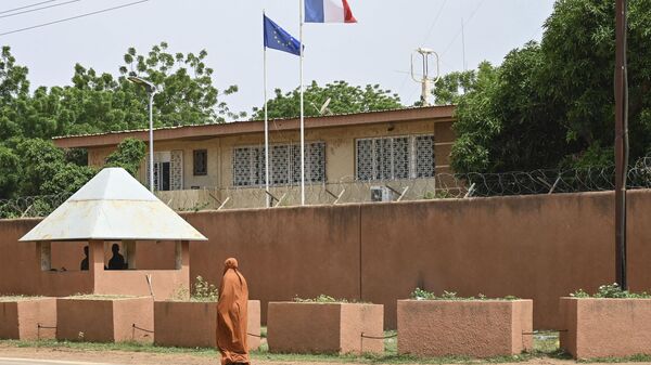A woman walks past the French Embassy building in Niamey - Sputnik Africa