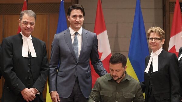 Speaker of the House of Commons Anthony Rota (L), Canadian Prime Minister Justin Trudeau, Ukrainian President Volodymyr Zelensky, and Speaker of the Senate Raymonde Gagne (R) take part in a signing ceremony on Parliament Hill in OttawaOttawa, Canada, on September 22, 2023 - Sputnik Africa