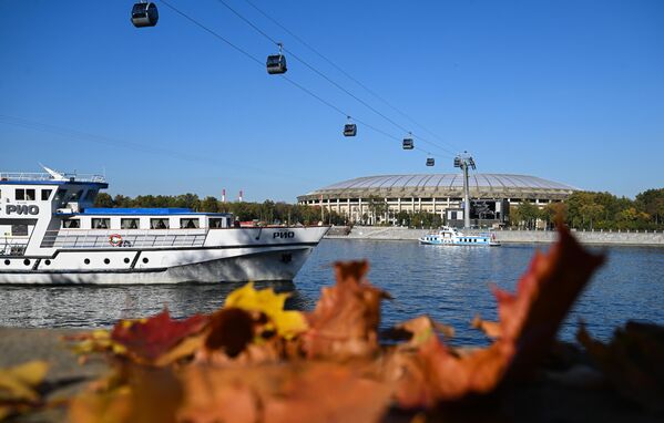 View of the Moscow cable car and the Luzhniki large sports arena from Vorobyovskaya Embankment in Moscow. - Sputnik Africa
