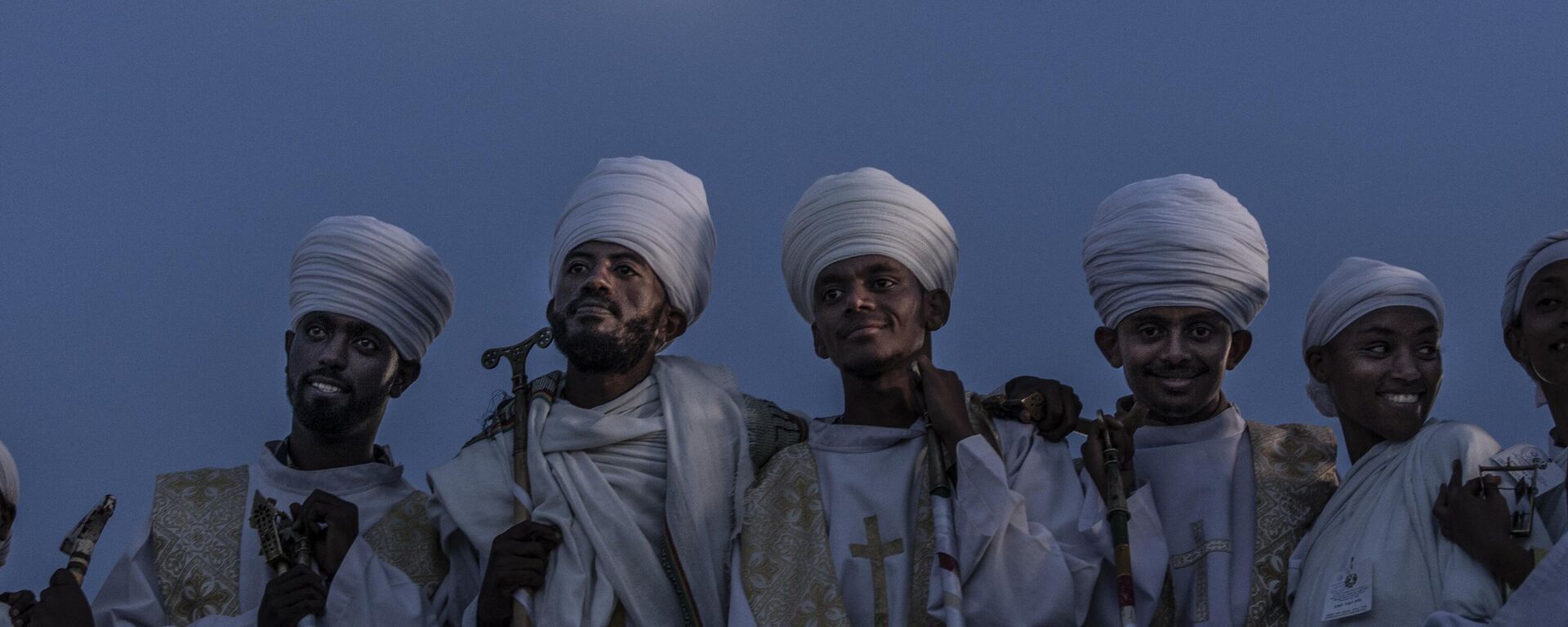 Orthodox deacons observe the celebration of the Ethiopian Orthodox holiday of Meskel in Addis Ababa, Ethiopia - Sputnik Africa, 1920, 28.09.2023
