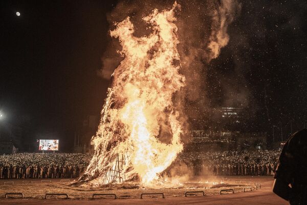 A bonfire is seen during the celebrations of the Ethiopian Orthodox holiday of Meskel in the capital city. - Sputnik Africa