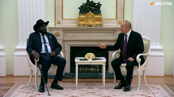 Vladimir Poutine rencontre le Président du Soudan du Sud Salva Kiir à Moscou - Sputnik Afrique