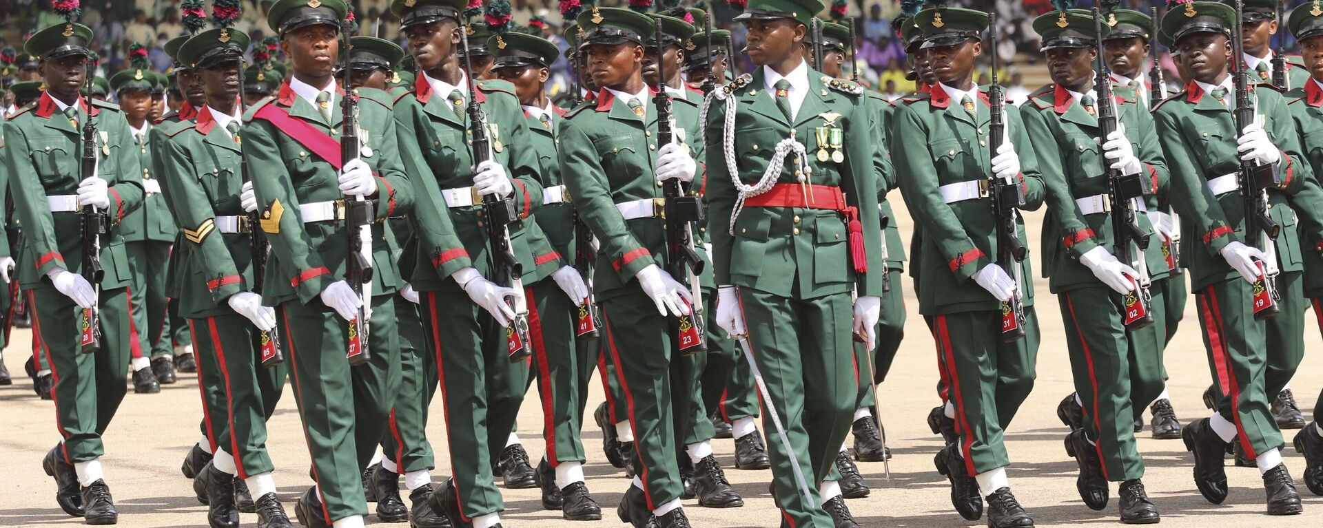 Nigerian soldiers march during 62nd anniversary celebrations of Nigerian independence, in Abuja, Nigeria, Oct. 1, 2022. - Sputnik Africa, 1920, 01.10.2023