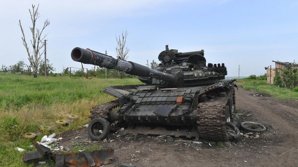 Destroyed Ukrainian Tank in a Village Near the Frontline in the Artemovsk (Bakhmut) Direction - Sputnik Africa
