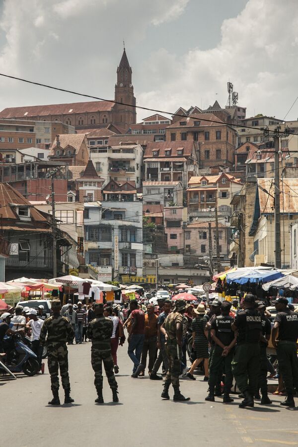 Members of the anti-riot police gather amid tensions in downtown Antananarivo on October 2, 2023.  - Sputnik Africa