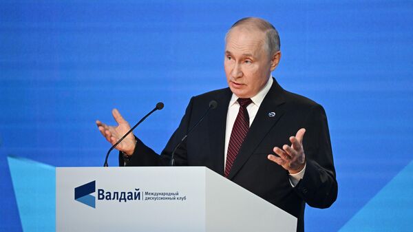 Vladimir Poutine lors de la session plénière de la 20e réunion annuelle du Club de discussion Valdaï - Sputnik Afrique