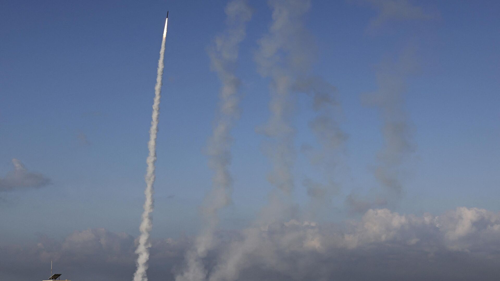 Tirs de roquettes depuis la ville de Gaza vers Israël, le 7 octobre 2023 - Sputnik Afrique, 1920, 09.10.2023