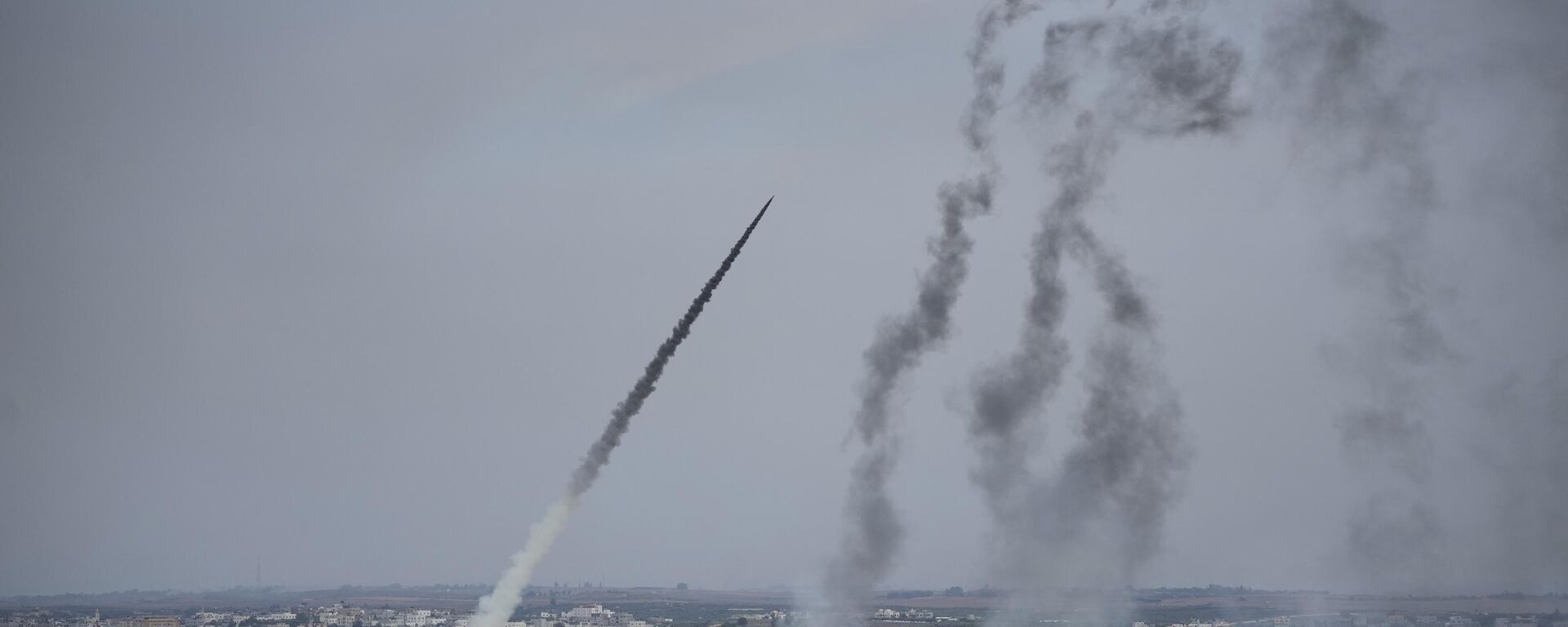 Rockets are launched by Palestinian militants from the Gaza Strip towards Israel, in Gaza, Saturday, Oct. 7, 2023.  - Sputnik Africa, 1920, 09.10.2023