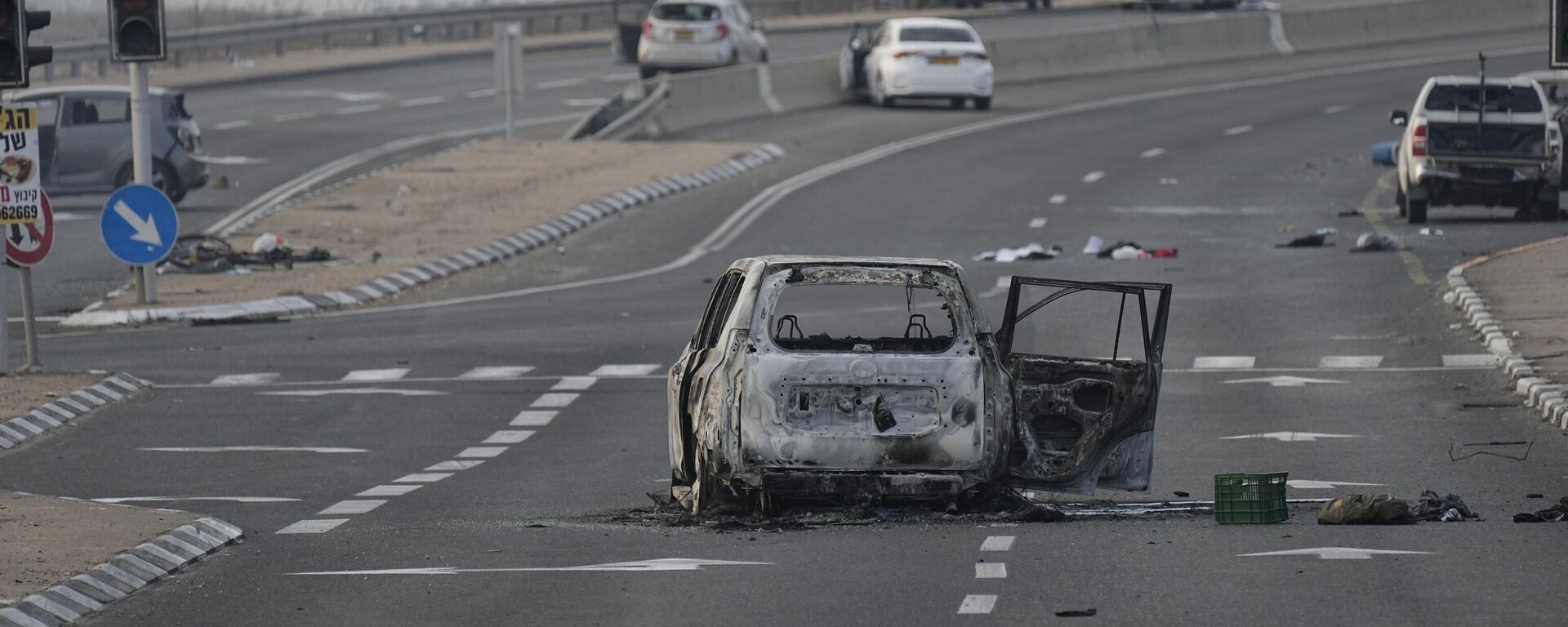 A car destroyed in an attack by Palestinian militants is seen in Sderot, Israel, on Saturday, Oct. 7, 2023. - Sputnik Africa, 1920, 07.10.2023