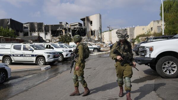 Israeli soldiers walk near the police station that was overrun by Hamas militants on Saturday, in Sderot, Israel, Sunday, Oct.8, 2023. Hamas militants stormed over the border fence Saturday, killing hundreds of Israelis in surrounding communities. - Sputnik Africa