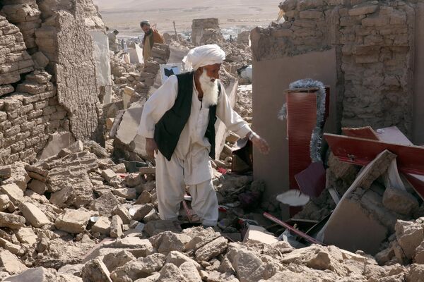 A man cleans up after an earthquake in Zendeh Jan district in Herat province, of western Afghanistan, Sunday, October 8, 2023. - Sputnik Africa