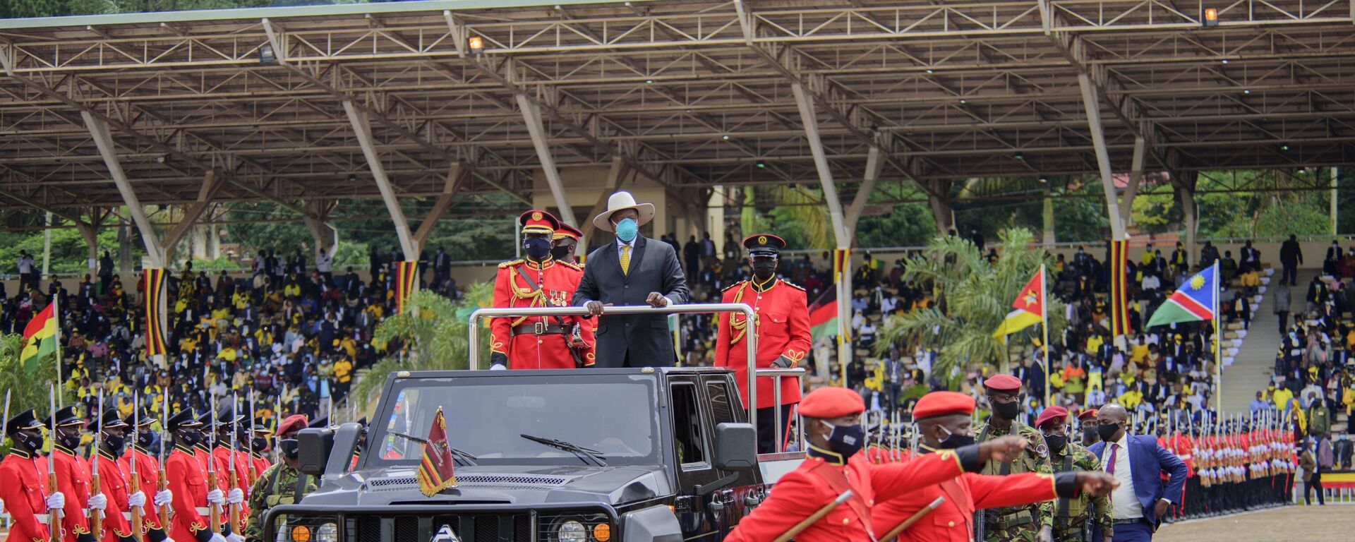 Uganda's President Yoweri Museveni inspects a guard of honor as he arrives to take his oath to be sworn in as President for his sixth term, at Kololo ceremonial grounds in Kampala, Uganda on May 12, 2021.  - Sputnik Africa, 1920, 09.10.2023