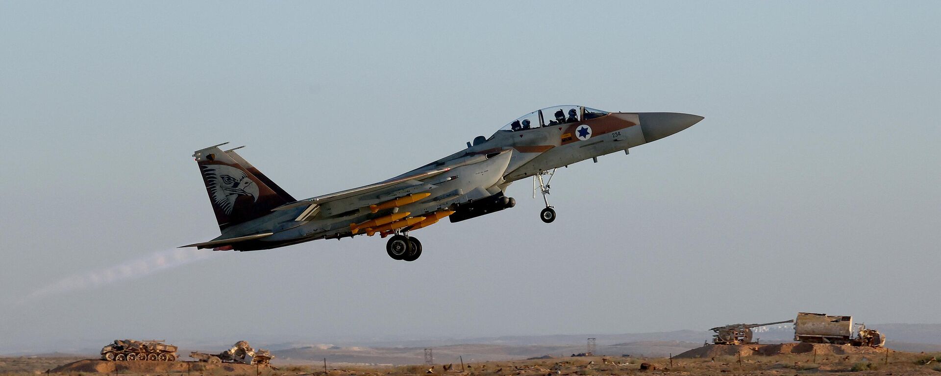 Israel's F-15E Strike Eagle fighter plane takes off during an air show at the graduation ceremony of Israeli Air Force pilots at the Hatzerim base in the Negev desert, near the southern city of Beer Sheva, on June 29, 2023. - Sputnik Africa, 1920, 10.10.2023