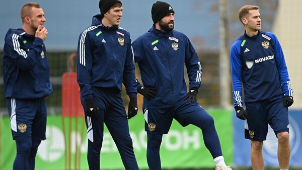 Players of the Russian national football team at a training session in Novogorsk, where the national team is holding a training camp before friendly matches with the national teams of Cameroon and Kenya. From left to right: Dmitry Barinov, Alexander Sobolev, Georgy Dzhikia and Daniil Fomin. - Sputnik Africa