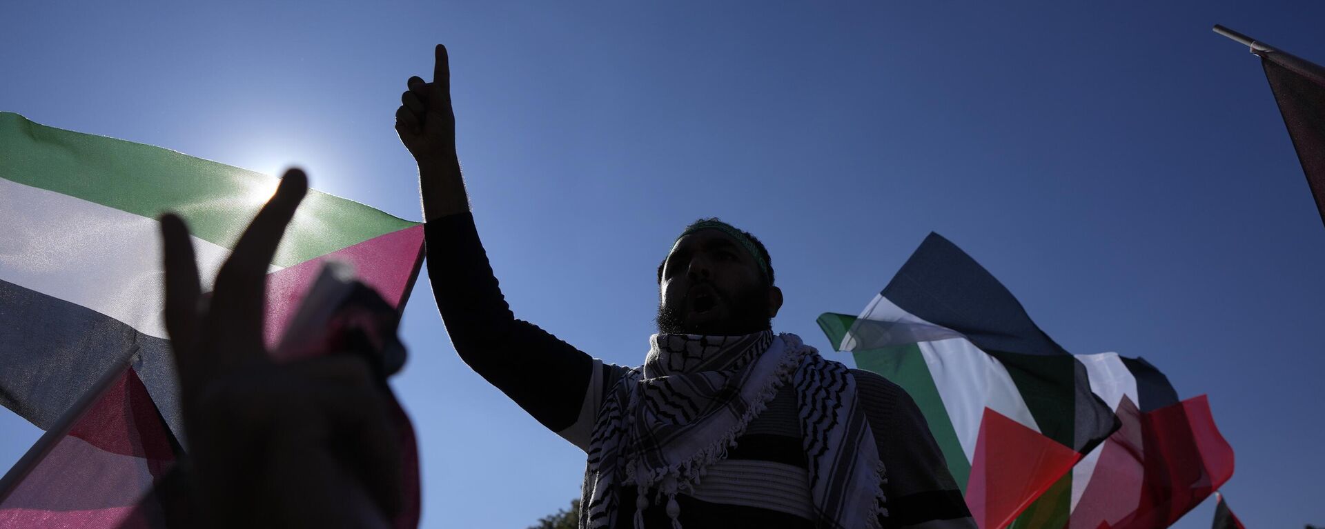 Protesters chant slogans while holding Palestinian flags during a protest to show their solidarity with the Palestinians, in Istanbul, Turkey. Friday, Oct. 13, 2023.  - Sputnik Africa, 1920, 14.10.2023