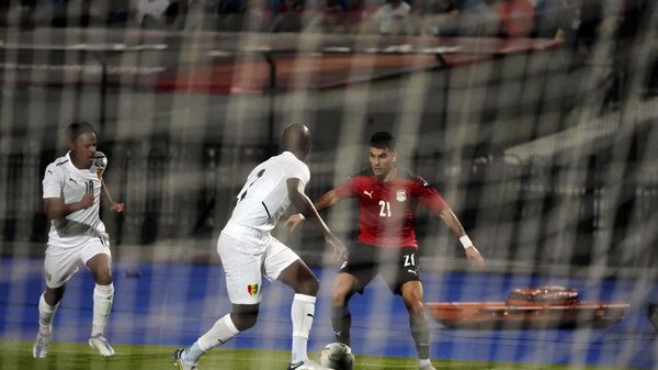 Egypt's Zizo, right, and Guinea's Conte are seen through the goal net during their soccer match in Group D 2023 Cup of Nations (AFCON) qualifiers at Cairo International stadium in Cairo, Egypt, Sunday, June 5, 2022. Egypt won 1-0.  - Sputnik Africa