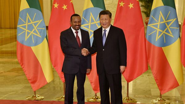Ethiopia's Prime Minister Abiy Ahmed (L) shakes hands with Chinese President Xi Jinping before their meeting at the Great Hall of the People in Beijing on April 24, 2019.  - Sputnik Africa
