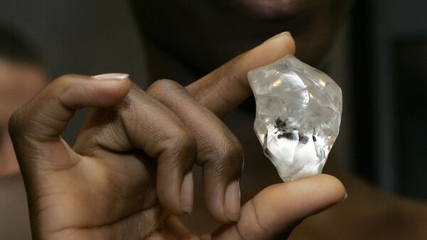 A model holds the 'Letseng Legacy' diamond is shown at the World Diamond Center in Antwerp, Belgium, Wednesday, Nov. 14, 2007. The 493 carat diamond, the 18th largest in the world, was recovered from the Letseng Le Terai mine in Lesotho on Sept. 7, 2007.  - Sputnik Africa