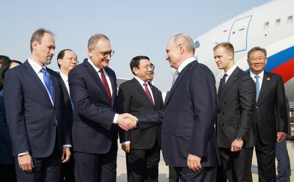 Russian President Vladimir Putin at the welcoming ceremony at Capital International Airport in Beijing, October 17, 2023. Second from left is Ambassador Extraordinary and Plenipotentiary of Russia to the PRC Igor Morgulov. - Sputnik Africa