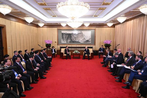 Russian President Vladimir Putin and Vietnamese President Vo Van Thuong during a meeting in Beijing. - Sputnik Africa