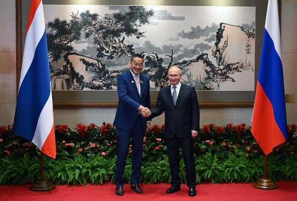 Russian President Vladimir Putin and Thai Prime Minister Srettha Thavisin (left) during a meeting in Beijing. - Sputnik Africa