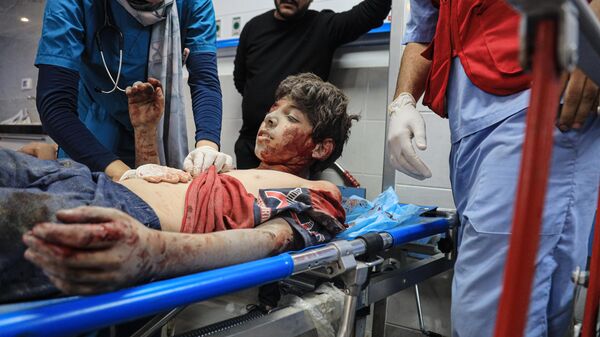 Un enfant blessé suite à des frappes israéliennes sur Gaza - Sputnik Afrique
