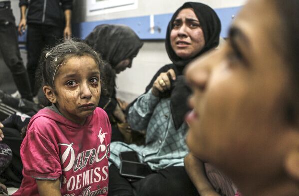 Wounded Palestinians sit in al-Shifa hospital in Gaza City, central Gaza Strip, after arriving from al-Ahli hospital following an explosion there, Tuesday, Oct. 17, 2023.   - Sputnik Africa