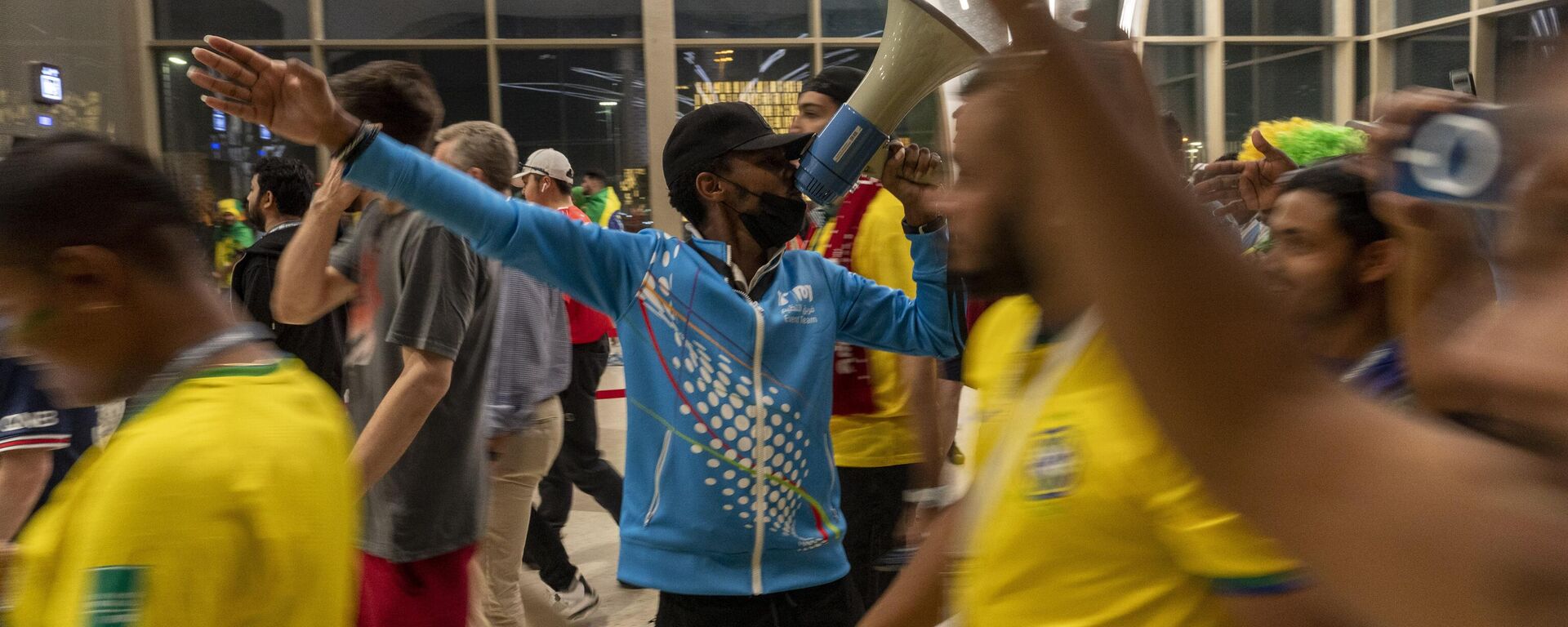 A street marshal gives indications to fans at a subway station prior to the World Cup group G soccer match between Brazil and Serbia, at the Lusail Stadium in Lusail, Qatar, Thursday, Nov. 24, 2022. - Sputnik Africa, 1920, 18.10.2023