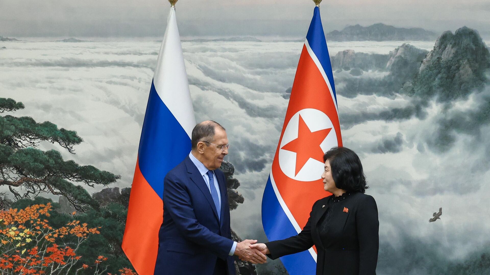 Russian Foreign Minister Sergei Lavrov and his North Korean counterpart Coe Son-hui during Lavrov's two-day visit to Pyongyang, October 19, 2023. - Sputnik Africa, 1920, 20.10.2023