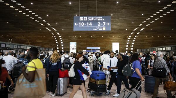 Passengers gather in a terminal of Charles de Gaulle airport, Friday, July 1, 2022 - Sputnik Africa