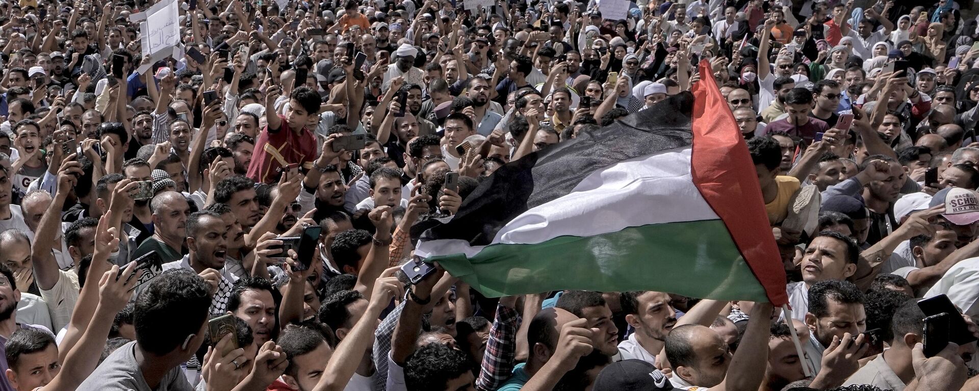 Protesters shout anti-Israel slogans during a rally to show solidarity with the people of Gaza after Friday prayers at Azhar mosque, the Sunni Muslim world's premier Islamic institution, in Cairo, Egypt, Friday, Oct. 20, 2023. - Sputnik Africa, 1920, 21.10.2023