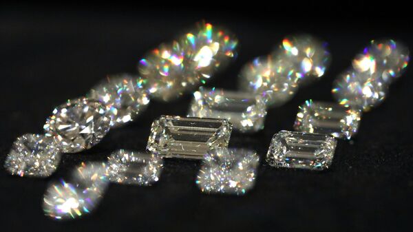 Several diamonds of Alrosa company on the show - Sputnik Africa