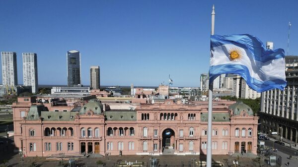 The national flag of Argentina flies in front of the Casa Rosada Presidential Palace in Buenos Aires on October 17, 2023.  - Sputnik Africa
