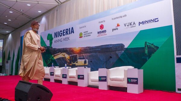 Henry Dele Alake, Minister for Solid Minerals, at the Nigeria Mining Week in Abuja.  - Sputnik Africa