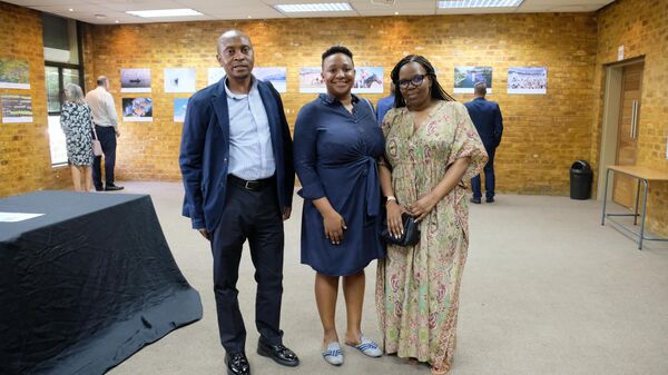 Visitors of the 2023 touring exhibition of winning photos from the Andrei Stenin Press Photo Contest, Pretoria, South Africa - Sputnik Africa