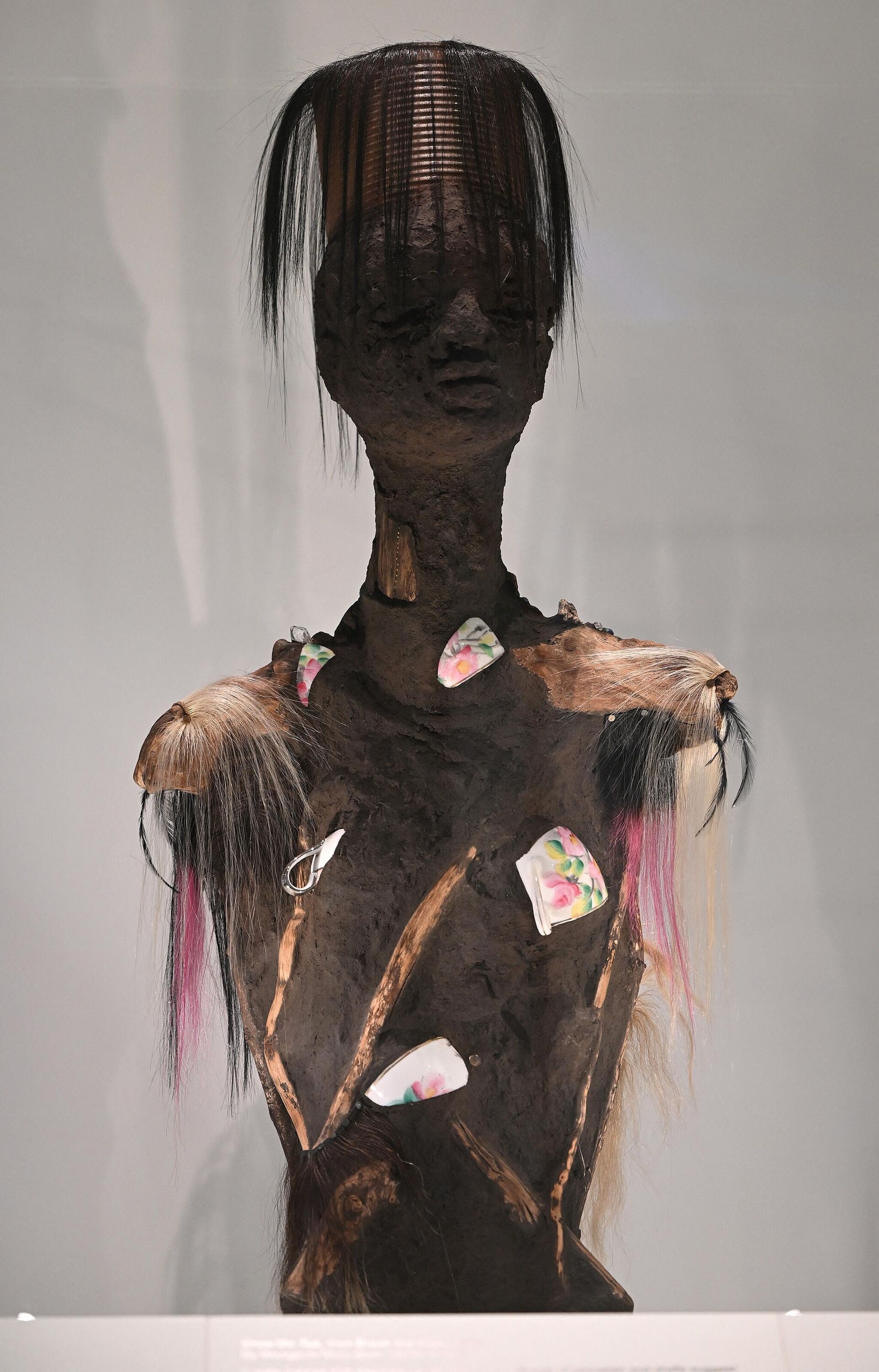 An exhibit entitled 'Grow the Tea, then Break the Cups' by Wangechi Mutu is pictured during a press view for the exhibition 'Feminine Power: the divine to the demonic' at the British Museum in central London on May 18, 2022. - Sputnik Africa, 1920, 25.10.2023