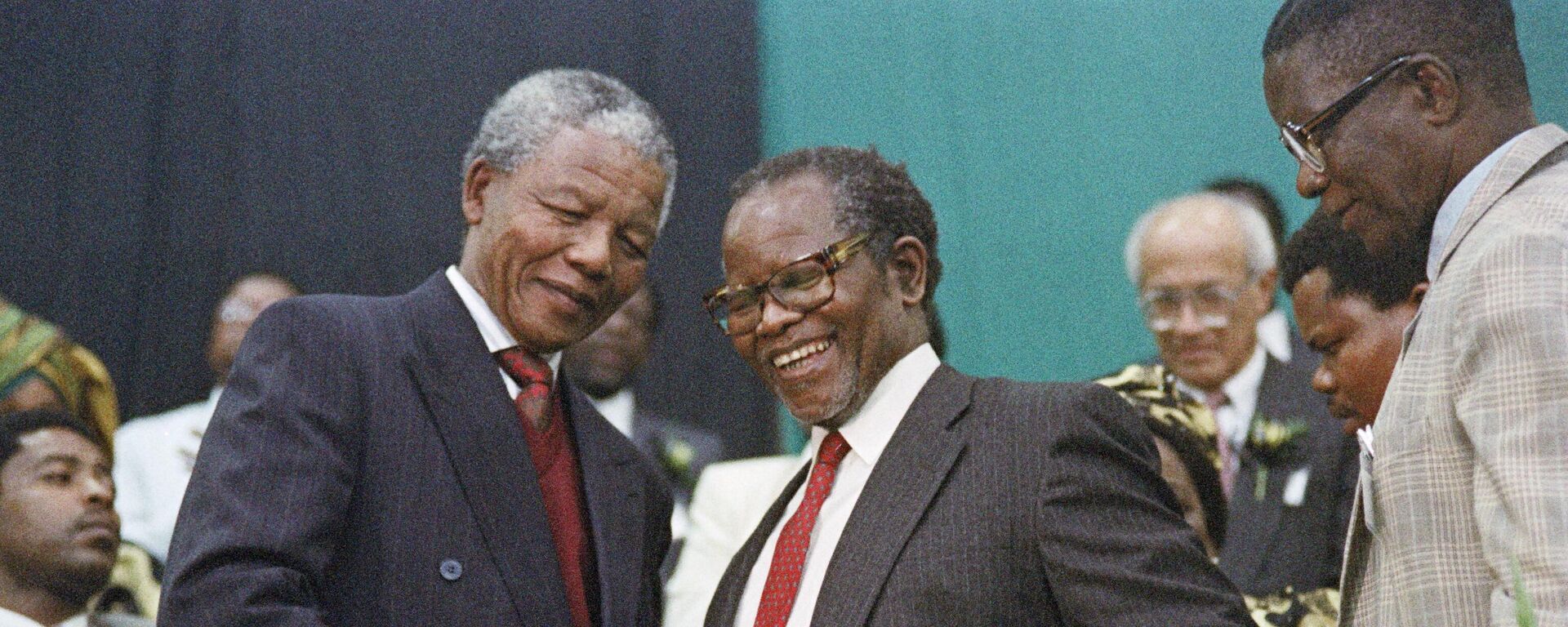 ANC deputy president Nelson Mandela shakes the hand of Oliver Tambo African National Congress President in Durban on July 02, 1991 for the first ANC national congress to be held on South African soil in the past 30 years. - Sputnik Africa, 1920, 27.10.2023
