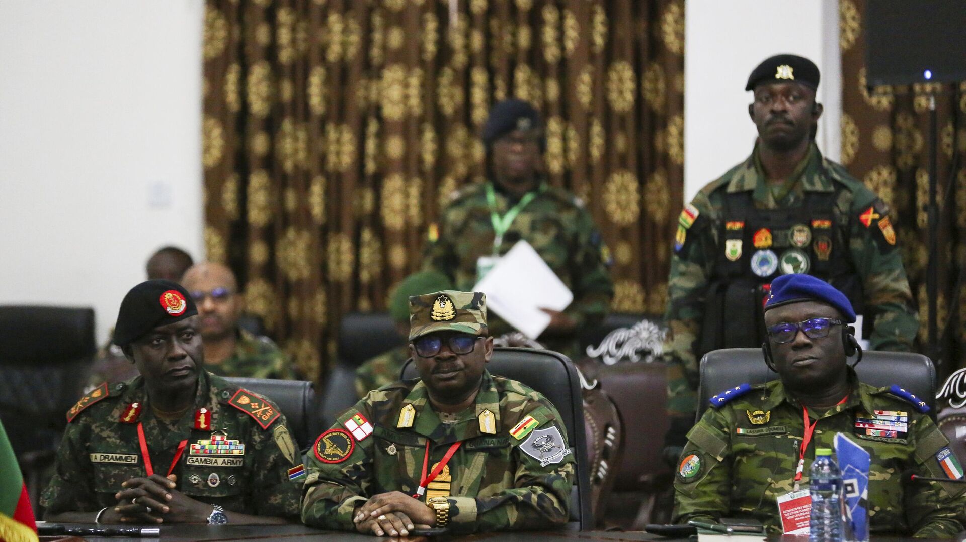 Ghana's Vice Admiral Seth Amoama, center, flanked by Lieutenant General Yankuba Drammeh of Gambia, left, and Ivory Coast General Lassina Doumbia listen during the Extraordinary Meeting of the ECOWAS Committee of Chiefs of the Defence Staff in Accra, Ghana, Friday, Aug. 18, 2023. - Sputnik Africa, 1920, 28.10.2023