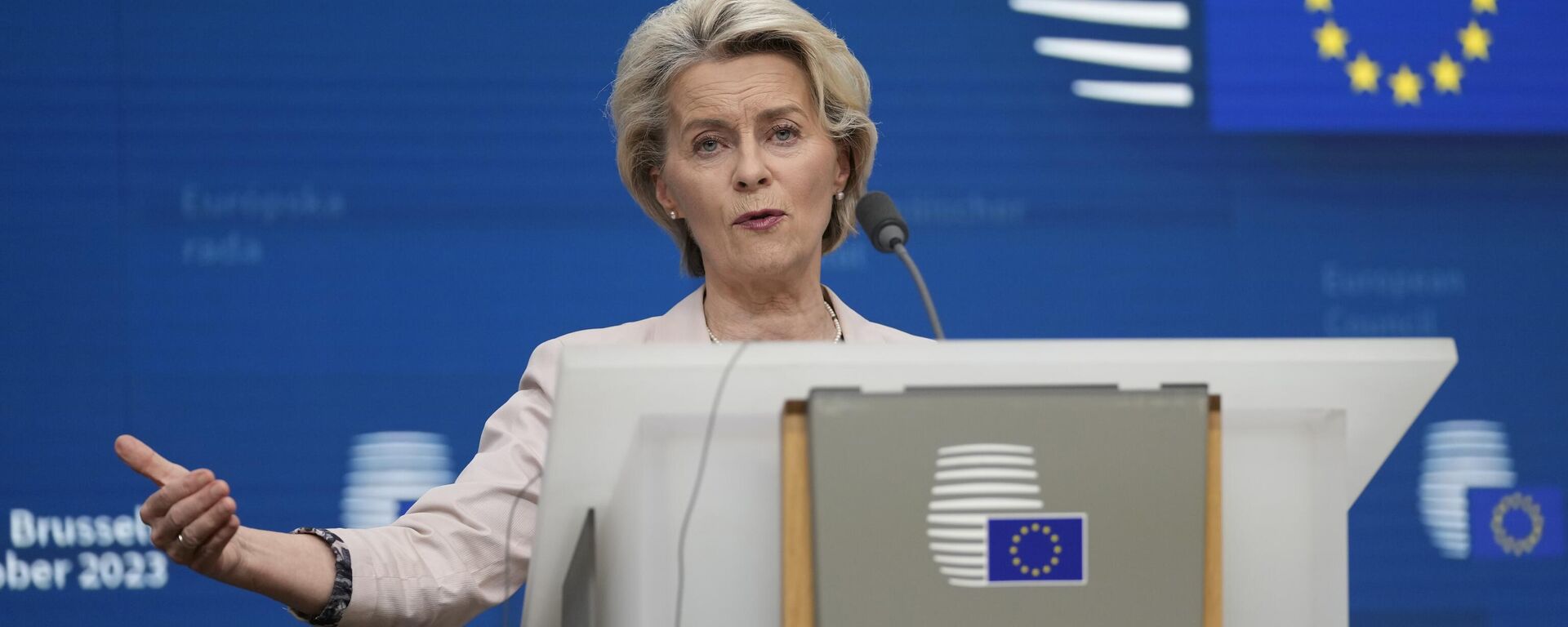 European Commission President Ursula von der Leyen addresses a media conference during an EU summit in Brussels, Friday, Oct. 27, 2023.  - Sputnik Africa, 1920, 30.10.2023