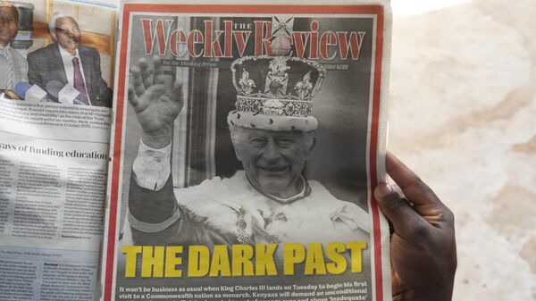 A Kenyan reads the Daily Nation newspaper with a portrait of Britain's King Charles III and the headline 'The Dark Past' in Nairobi - Sputnik Africa