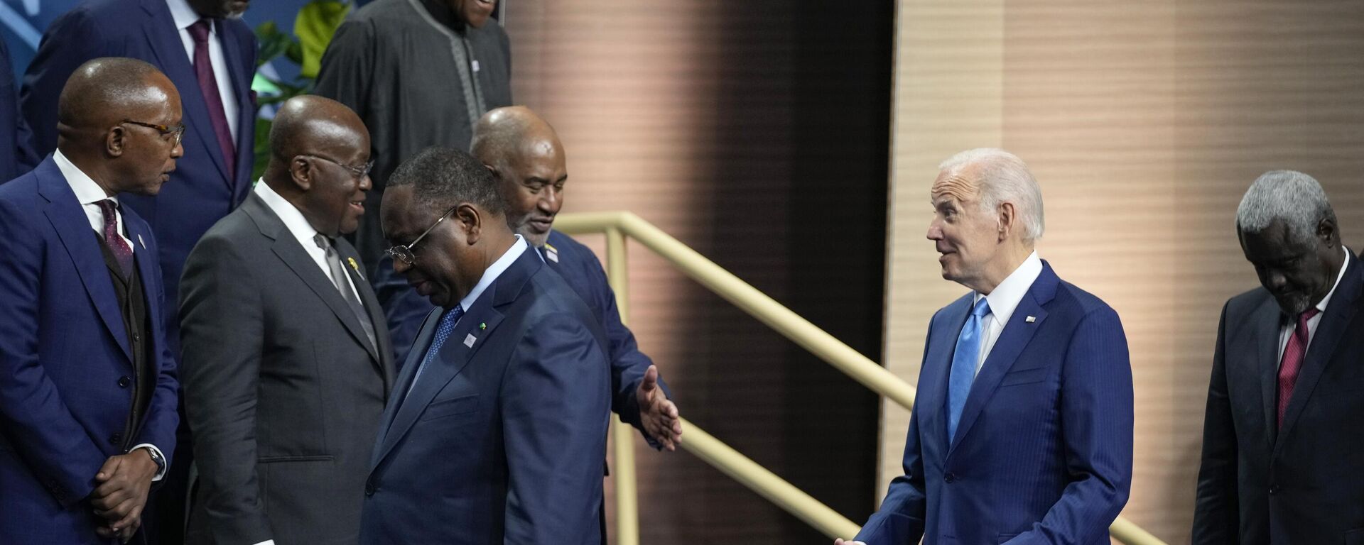 President Joe Biden and African leaders arrive for a family photo during the U.S.-Africa Leaders Summit at the Walter E. Washington Convention Center in Washington, Thursday, Dec. 15, 2022. - Sputnik Africa, 1920, 31.10.2023