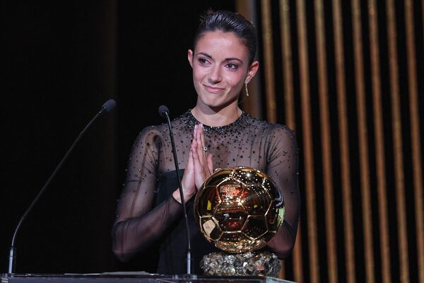FC Barcelona&#x27;s Spanish midfielder Aitana Bonmati gestures on stage as she receives the Woman Ballon d&#x27;Or award during the 2023 Ballon d&#x27;Or France Football award ceremony at the Theatre du Chatelet in Paris on October 30, 2023. - Sputnik Africa