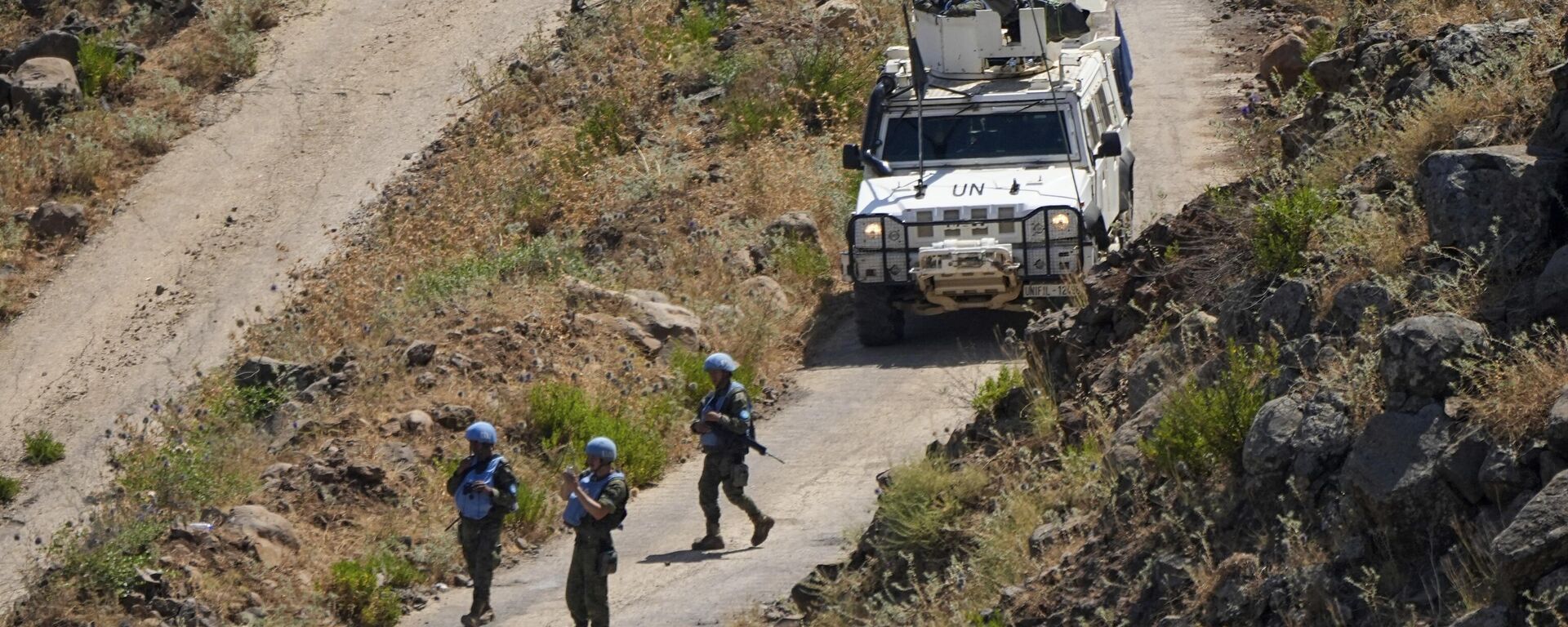 UN peacekeepers (UNIFIL) seen along the Lebanese side of the border with Israel, seen from Israel, Thursday, July 6, 2023.  - Sputnik Africa, 1920, 17.10.2024