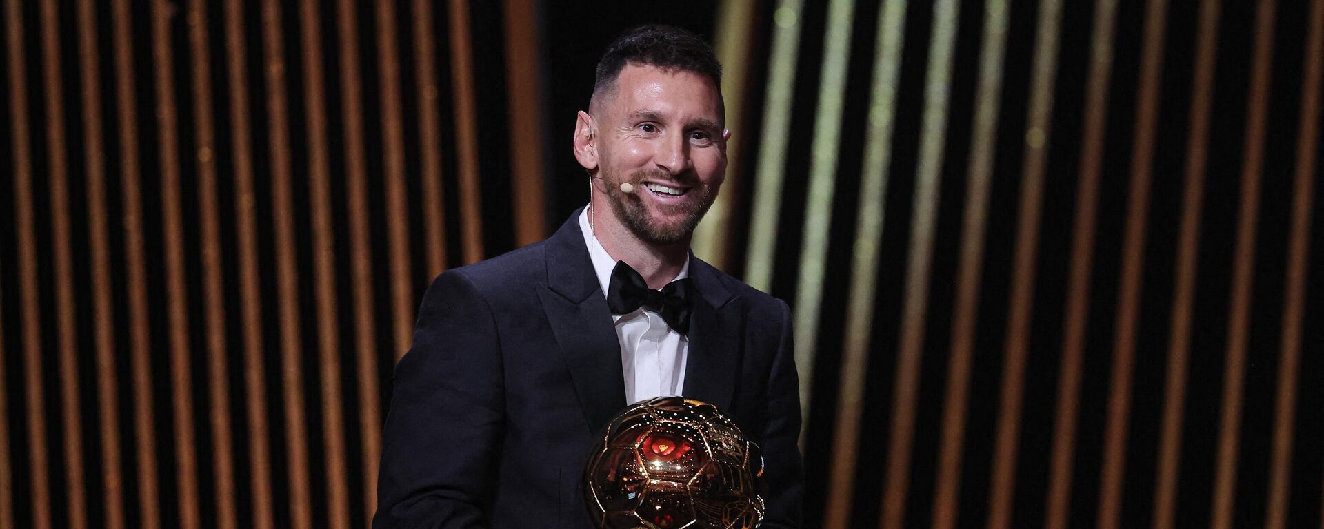 Inter Miami CF's Argentine forward Lionel Messi reacts on stage with his trophy as he receives his 8th Ballon d'Or award during the 2023 Ballon d'Or France Football award ceremony at the Theatre du Chatelet in Paris on October 30, 2023 - Sputnik Africa, 1920, 02.11.2023