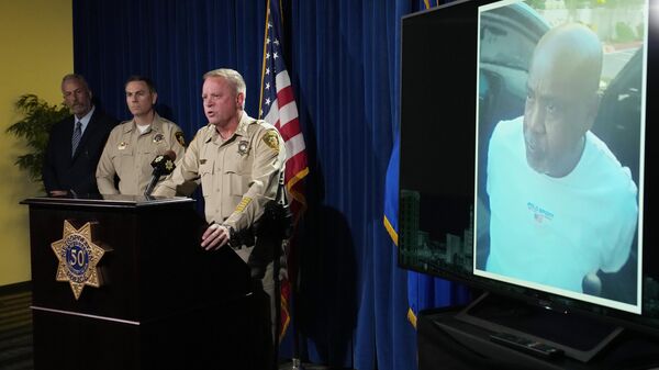 Las Vegas Sheriff Kevin McMahill speaks beside a photo of Duane Keefe D Davis during a news conference on an indictment in the 1996 murder of rapper Tupac Shakur, Friday, Sept. 29, 2023, in Las Vegas. - Sputnik Africa