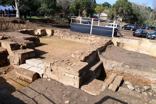 People visit recently unearthed archaeological ruins in the Chellah necropolis near Rabat, on November 3, 2023.  - Sputnik Africa