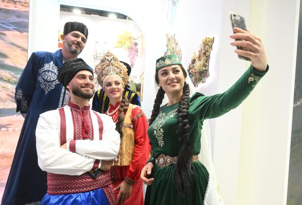Exhibition participants in national costumes at the &#x27;Crimea&#x27; stand. - Sputnik Africa
