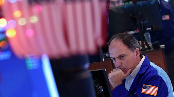 Trader James Conti works on the floor of the New York Stock Exchange, Wednesday, Dec. 1, 2021. Wall Street has investors on another roller-coaster ride Wednesday, as an early stock market rally lost steam in afternoon trading.  - Sputnik Africa