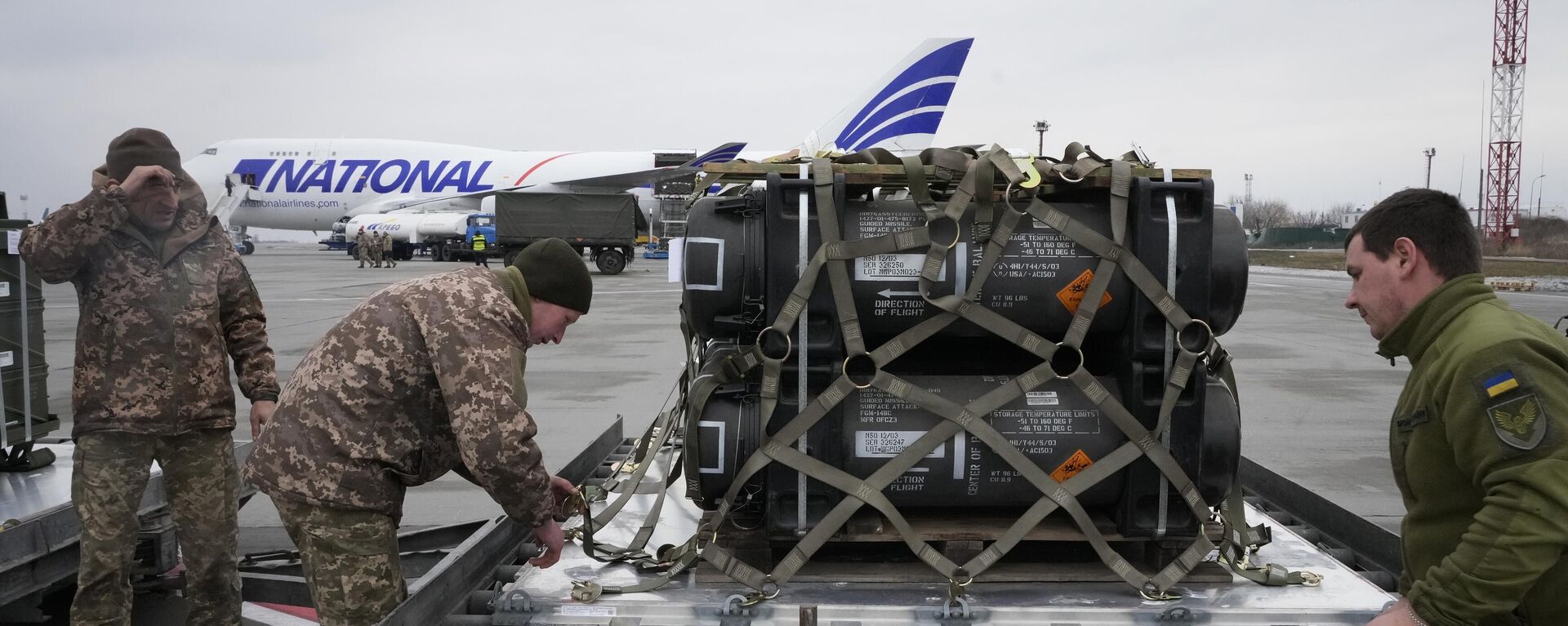 Ukrainian servicemen unpack shipment of military aid delivered as part of the United States of America's security assistance to Ukraine, at the Boryspil airport, outside Kyiv, Ukraine, Friday, Feb. 11, 2022.  - Sputnik Africa, 1920, 09.06.2024