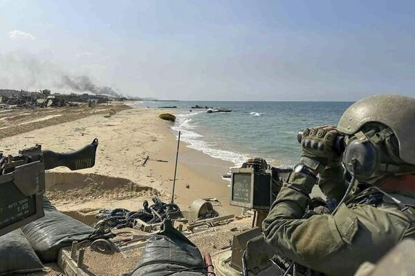 Израильские военные во время наземной операции внутри сектора Газа  - Sputnik Africa